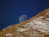30 Intanto la luna si nasconde dietro le creste del Grignone